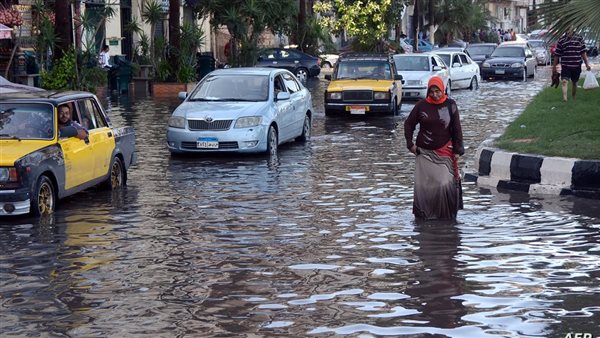 الجو انقلب فجأة.. أمطار غزيرة وسيول تضرب شوارع البحيرة محدش يخرج من بيته