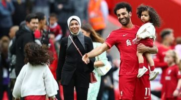 قبل مواجهة ليستر.. محمد صلاح يحتفل مع أسرته بالكريسماس