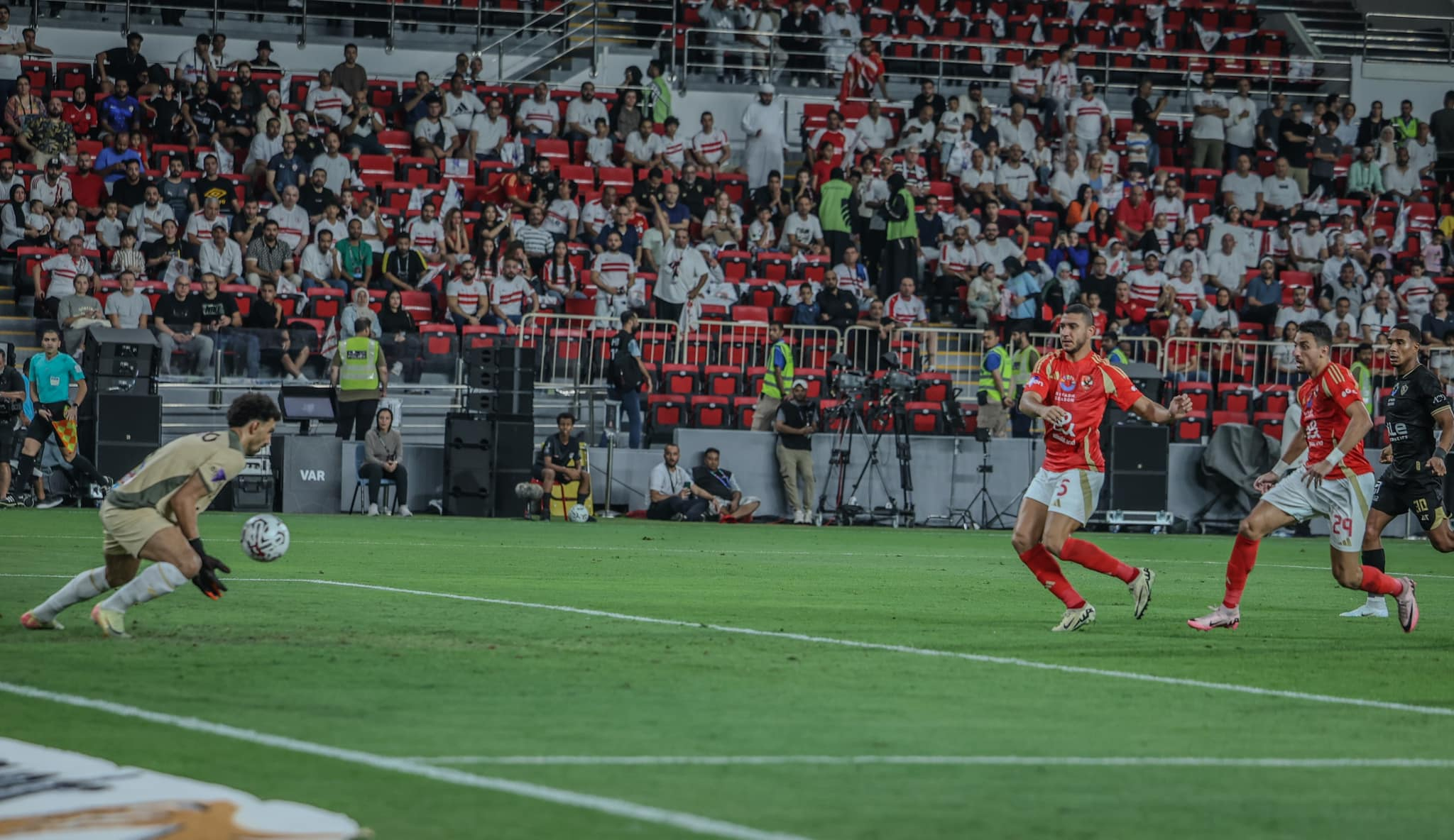 إعلامي شهير يستنكر تصريحات مدرب الزمالك بسبب عواد