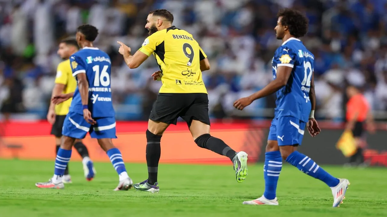 القنوات الناقلة لمباراة الهلال والاتحاد كاس الملك 2025 اليوم والمعلقين الصوتين