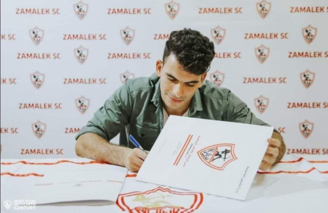 «عملها ممدوح عباس».. زيزو يوقع مع الزمالك لمدة 3 سنوات رسميًا بمقابل خيالي